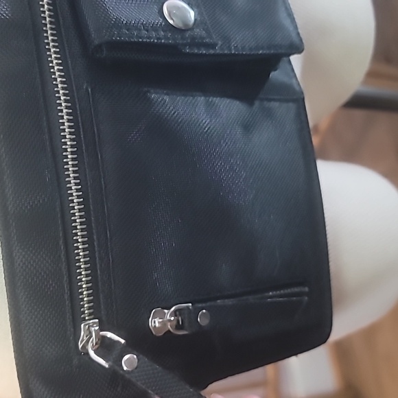 Bolongaro Trevor black belt purse or travel pack - Picture 4 of 9